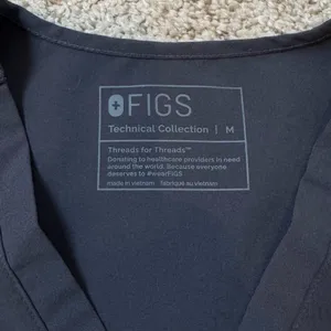 FIGS Catarina Scrub Top M Graphite Charcoal | V-Neck One Pocket | Technical thumbnail 11
