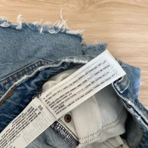 Abercrombie & Fitch 30/10 Curve Love Mom High Rise Shorts Denim Distressed thumbnail 5