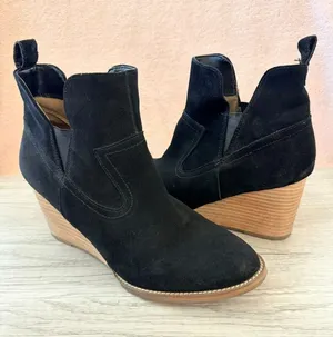 Blondo Irving Stacked 2.75" Wedge Ankle Boot Waterproof Black Suede B6564 9.5 thumbnail 1