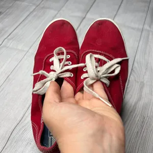 Keds Original Red Canvas Sneaker Shoes Classic Minimalist US 7 UK 4.5 EUR 37.5 thumbnail 3
