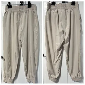 Abercrombie & Fitch Traveler Apres pant with jogger style bottom in cream L thumbnail 3