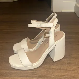 White Chunky Heels Size 7 thumbnail 3