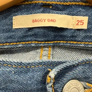Levi's Premium Baggy High Waisted Dad Jeans Women’s 25 Y2K thumbnail 4