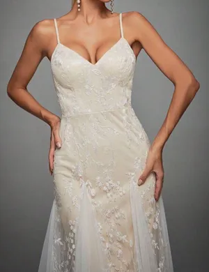 Boutique Mesh And Lace Maxi Prom Dress thumbnail 5