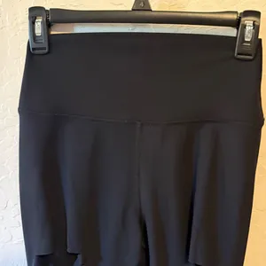 Alo Yoga Ripped Warrior women's leggings. Sz small. Preloved, excellent. thumbnail 3