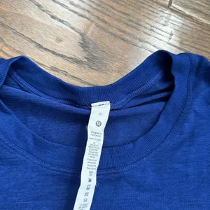 Lululemon Women's Size 6 Long Sleeve thumbnail 2