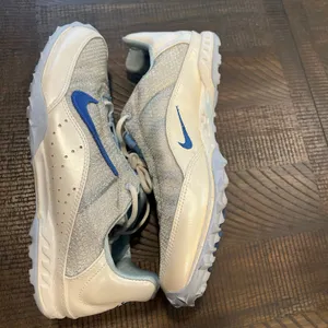 Nike vintage Jana women’s track shoes blue and white 2007 Size 10 thumbnail 9