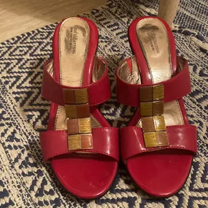 Little Red Heels thumbnail 2