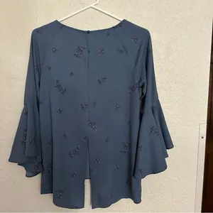 LC Lauren Conrad | Blue Floral High Low Bell Sleeve‎ Blouse Size Small thumbnail 5