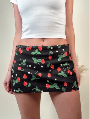 Bailey Rose NWT Black Strawberry Print Mini Skort Sz M Zip Closure Coquette thumbnail 1