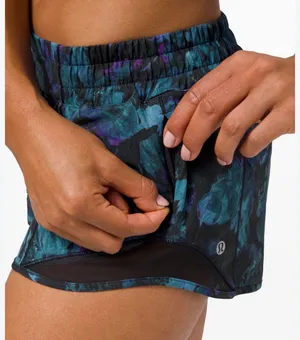 Lululemon Hotty Hot Shorts 2.5” Floral Shift Size 2 thumbnail 2