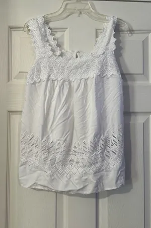 Old Navy White Eyelet shirts is a size Medium. thumbnail 1
