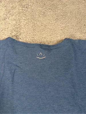 Beyond yoga Light Blue Long Sleeve shirt medium thumbnail 10