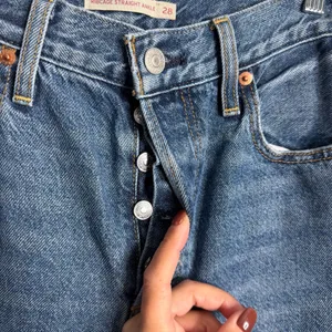 Levis Ribcage Straight Ankle Jean Super High Rise Distressed Blue 28 ×‎ 27 Edgy thumbnail 8