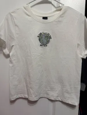 Vibe N White Be Kind To‎ Your Mother Earth Daisy Embroidered Crop Tee Shirt XS thumbnail 1