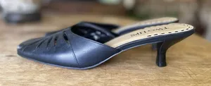 Two Lips LIA Black Leather Kitten Heel Mules Women’s Size 7.5M Made in Brazil thumbnail 1