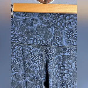Lululemon Wunder Under Hi-Rise 1/2 Tight *Full-On Luxtreme 17 size 4 thumbnail 6