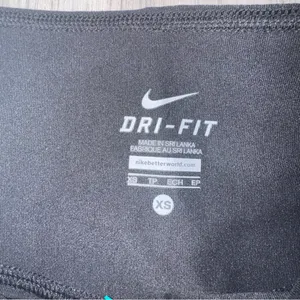 Nike XS Regular Fit Black Yoga pants NWT thumbnail 3