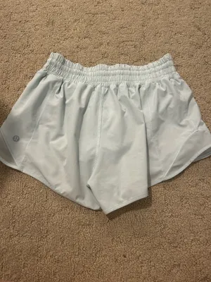 Lululemon Hotty Hot Shorts 2.5" High-Rise thumbnail 2