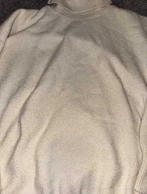 H&M Creme Turtleneck Sweater thumbnail 2