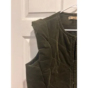Democracy Womens Large Olive Green Quilted Velvet Puffer Vest Cottage Granola thumbnail 2