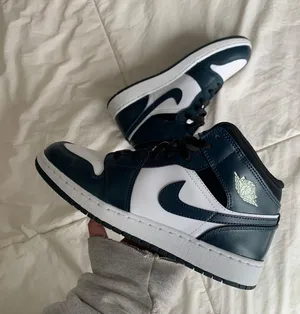 Nike Jordan 1 Mid thumbnail 1