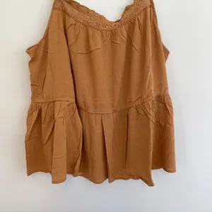 NEW NWT TORRID 3 Plus Size Crinkle Gauze Sleeveless Crochet Tank Tan Brown ish thumbnail 5