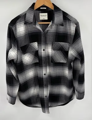 Abercrombie & Fitch women’s black plaid flannel oversized button front shacket M thumbnail 1