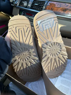 UGGS Mini Boot  thumbnail 4