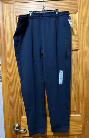 Old Navy Joggers Active thumbnail 1