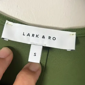 Lark & Ro Olive Green V-Neck Twist Midi Dress Sz Small thumbnail 5