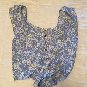 American Eagle top thumbnail 1