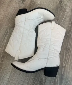 White Cowgirl Amazon Boots 9 thumbnail 1
