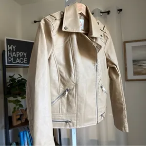 Cali 1850 Women’s Size S Faux Leather Biker Jacket With Zippers NWOT thumbnail 5