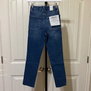 Good American | Good Legs Cigarette Jeans *NWT* thumbnail 4