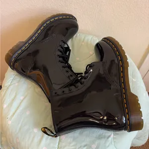 Dr. Martens Black Patent Leather Boots Womens size 9 thumbnail 2
