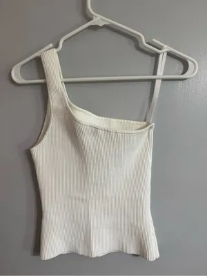 Aritzia Babaton Sculpt Ribbed One Shoulder Crop Tank Top in White Size Medium thumbnail 6