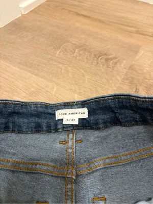 Good American Straight Leg Jeans thumbnail 3