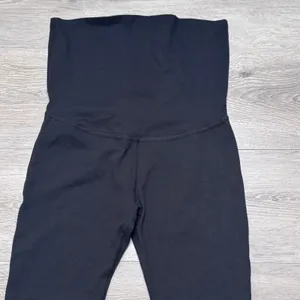 Beyond‎ the Bump Beyond Yoga Maternity Leggings Black Striped SP3431M Size Large thumbnail 4