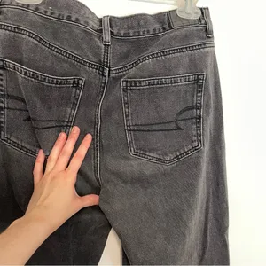 AMERICAN EAGLE AE Mom Jean Black Wash High Waisted High Rise Cropped Crop Ankle thumbnail 17