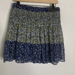 Banana Republic outlet blue floral skirt‎ new thumbnail 3