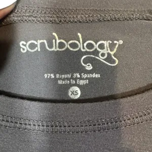 Scrubology Gray Long Sleeve Stretch Medical Scrub Pullover Top Women Sz XS thumbnail 6