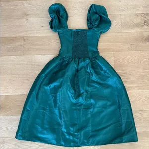 Lulu’s - Exclusive Charm Taffeta Puff Sleeve Midi Dress in Emerald Green thumbnail 4