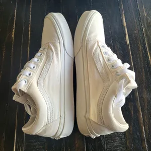 Vans Old Skool Unisex White/Marshmallow Low Top Lace-Up Sneakers Men 5 Women 6.5 thumbnail 4