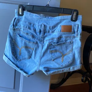 Wanna Betta Butt jean shorts Size 27 thumbnail 2