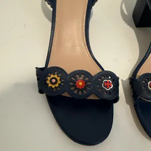 TORY BURCH Marguerite Perforated Floral Navy Blue Slingback Block Heel Sandal 10 thumbnail 3
