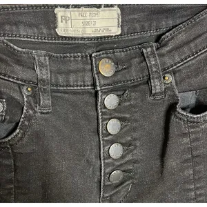 Free‎ People We the Free Washed Black Cropped Denim Size 27 24" inseam EUC thumbnail 3