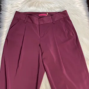 Alice + Olivia Plum Slouchy High Waisted Cropped Arthur Pant thumbnail 5