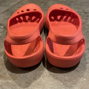 Crocs Malindi Women’s 7 Coral Orange Slingback Flat Slip On Ballet Teardrop Shoe thumbnail 6