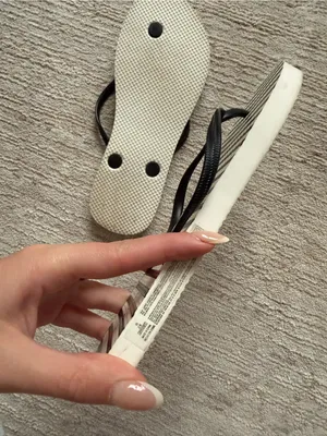 Old Navy Black and White Striped Women’s Flip Flop Sandals (Size 8) thumbnail 3